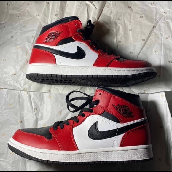 Air Jordan Mid 'Chicago Black Toe' sz mens sz 10 women